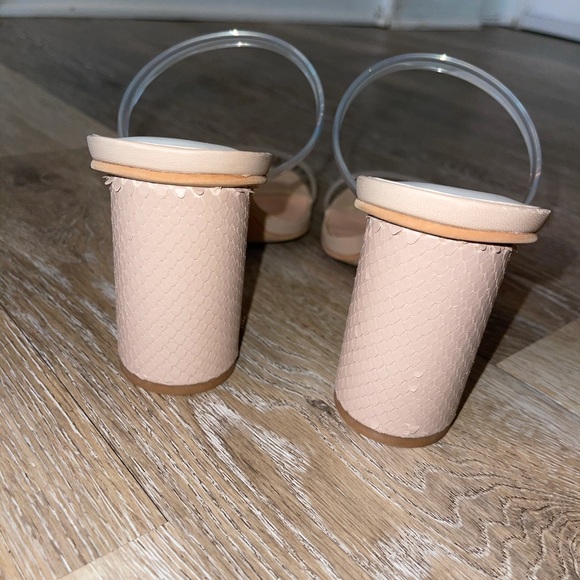 Heels - Picture 2 of 10